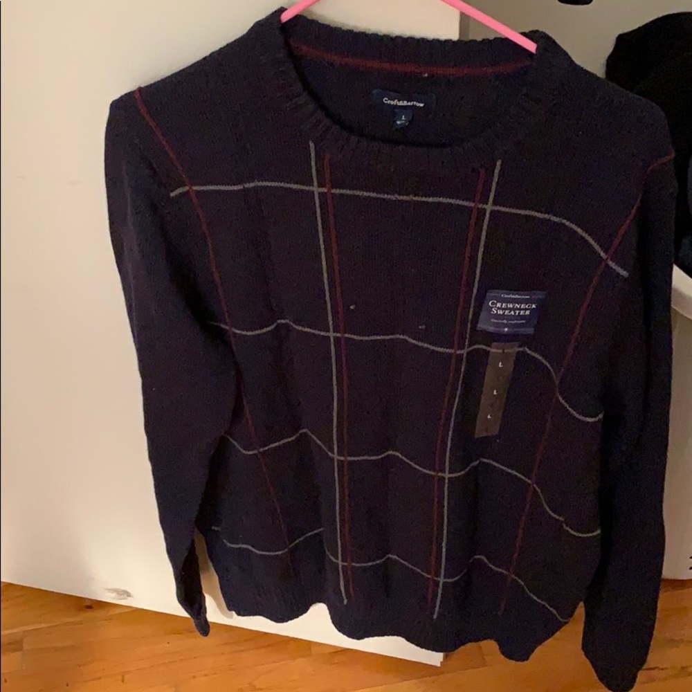 Men’s navy striped crew sweater